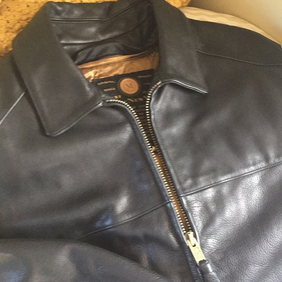 Beautiful mens leather jacket. Zip out lining - Picture 2 of 4